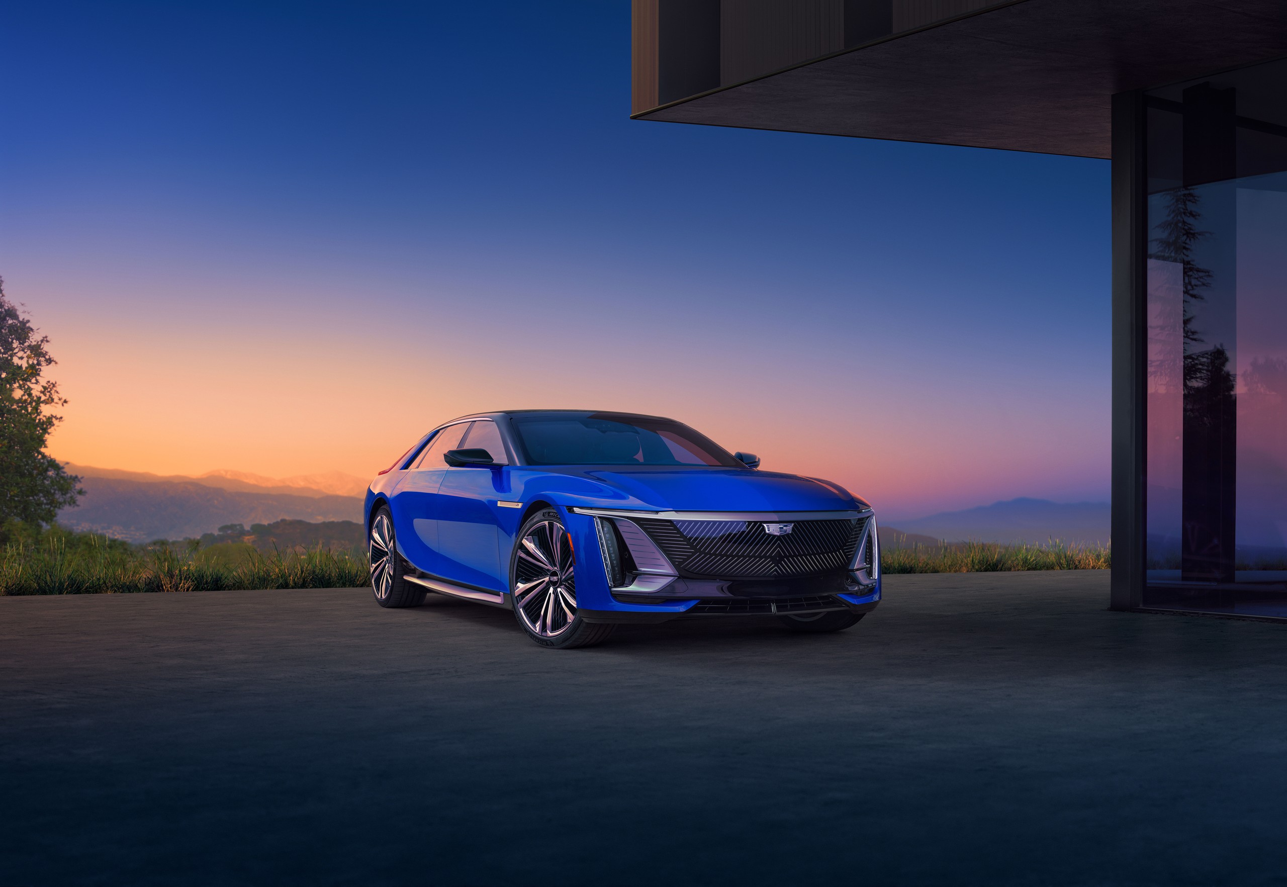 Синий Cadillac CELESTIQ у современной резиденции на закате