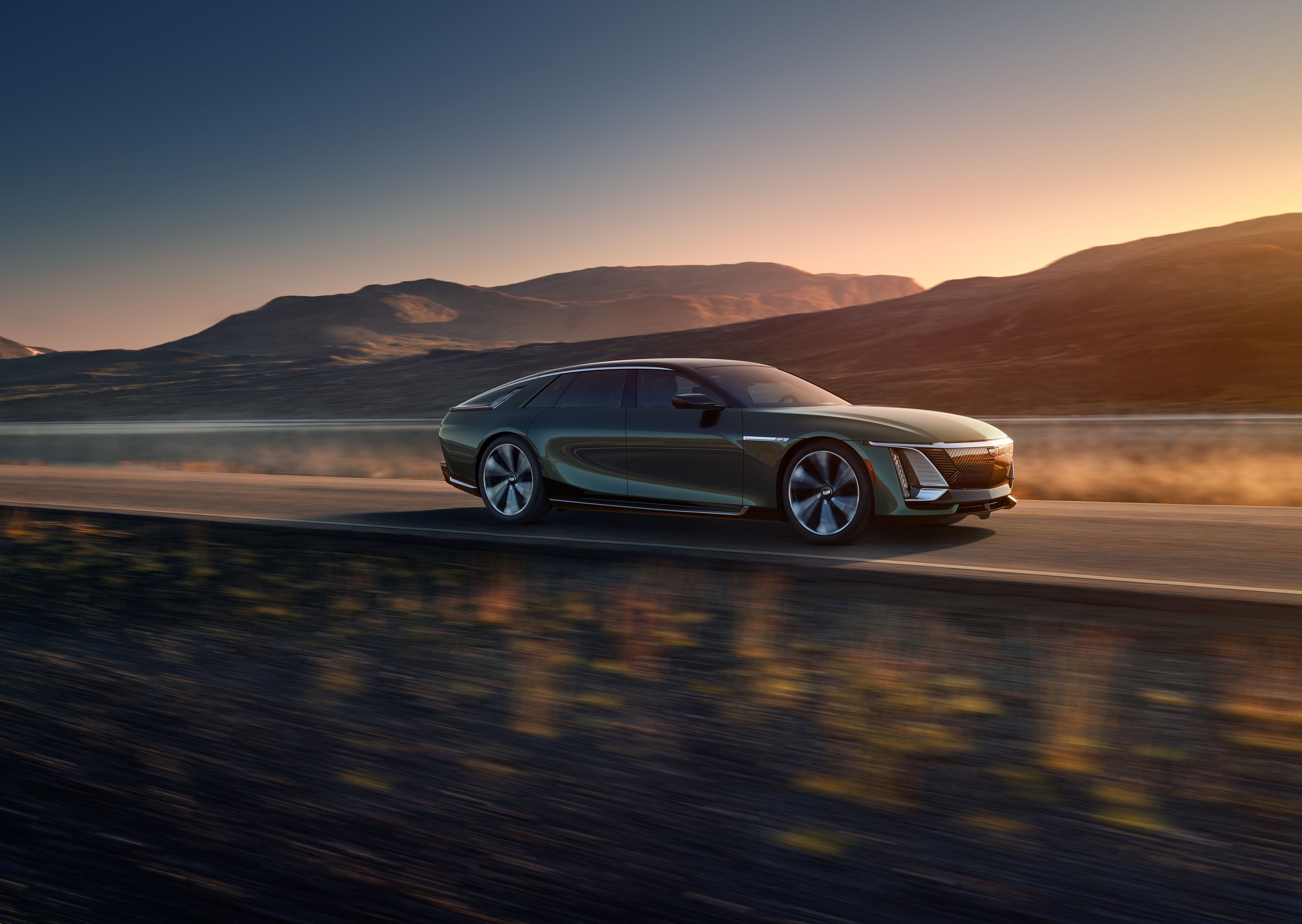 Зелёный Cadillac CELESTIQ в движении