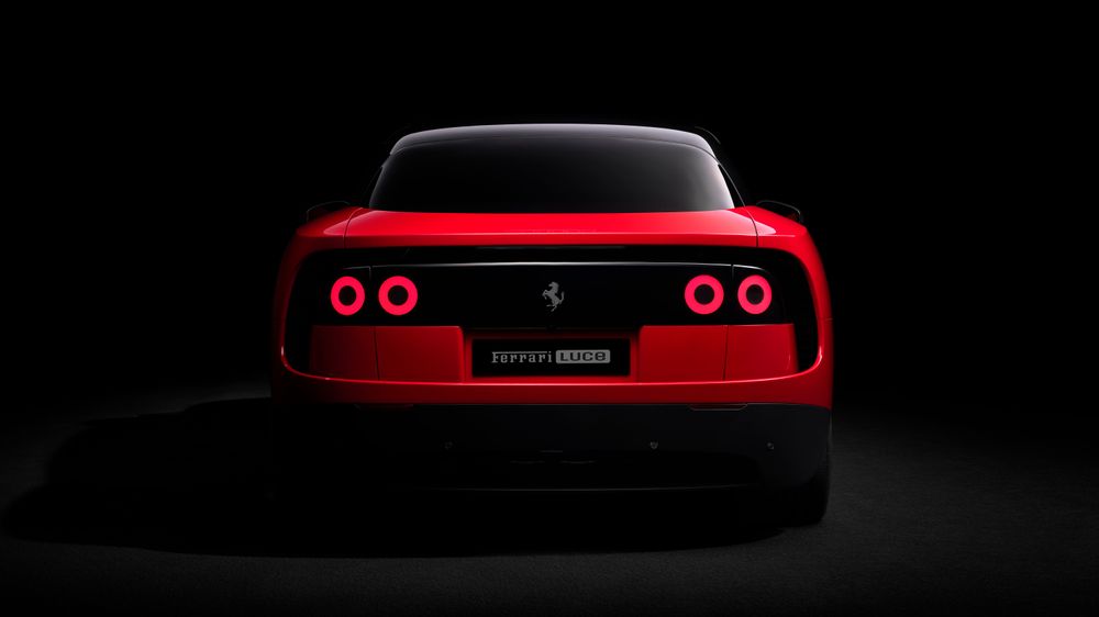 Ferrari Luce сзади
