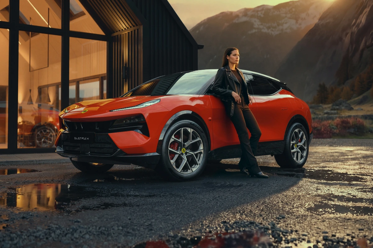 Lotus For Me на дороге